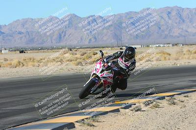 media/Jan-10-2025-CVMA Friday Practice (Fri) [[489e0da257]]/Group 4 and Trackday/Session 2 (Turn 4 Inside)/